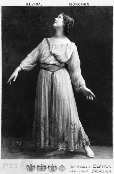 Isadora Duncan (1877-1927) c.1903-04 by Elvira Studio